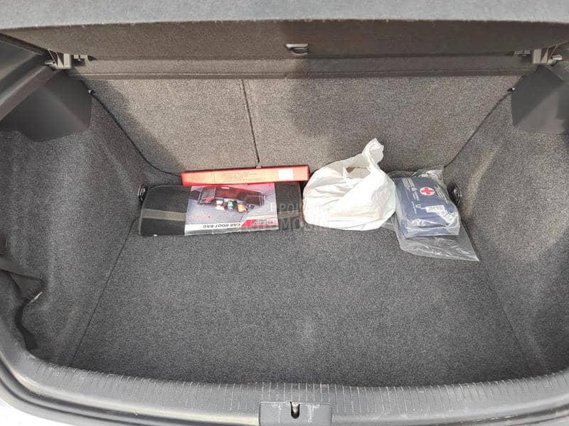 Volkswagen Golf 5 1.6 MPI