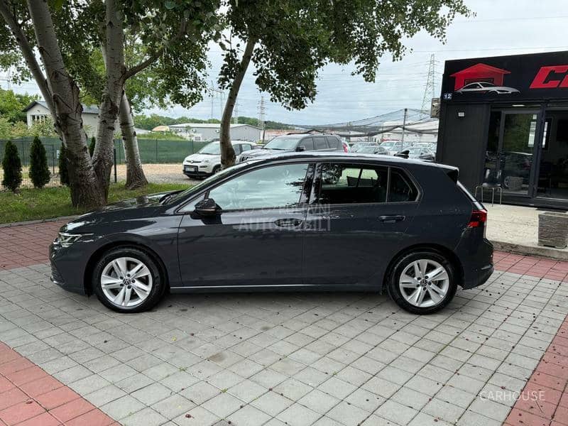 Volkswagen Golf 8 1.0 eTSI DSG