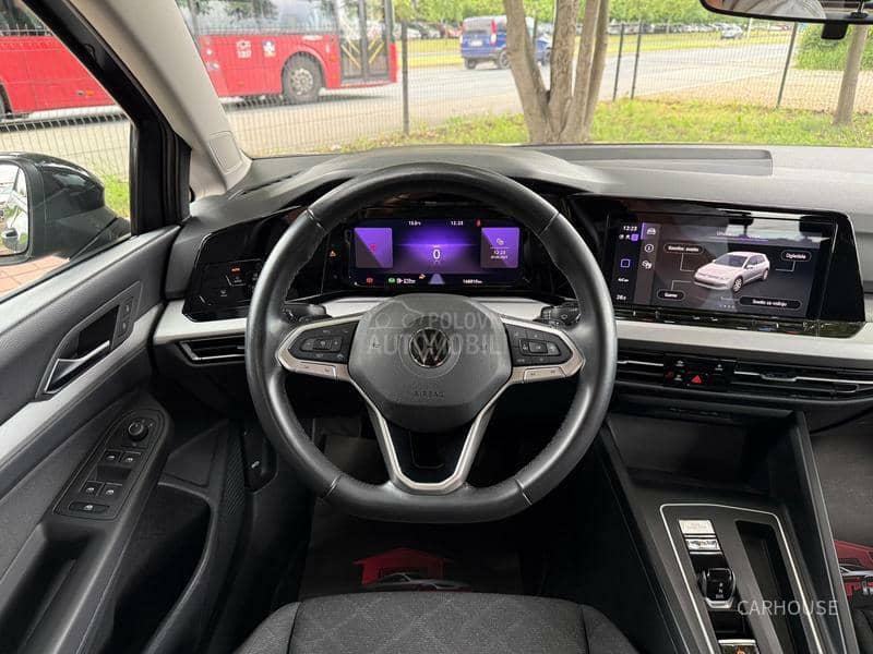 Volkswagen Golf 8 1.0 eTSI DSG
