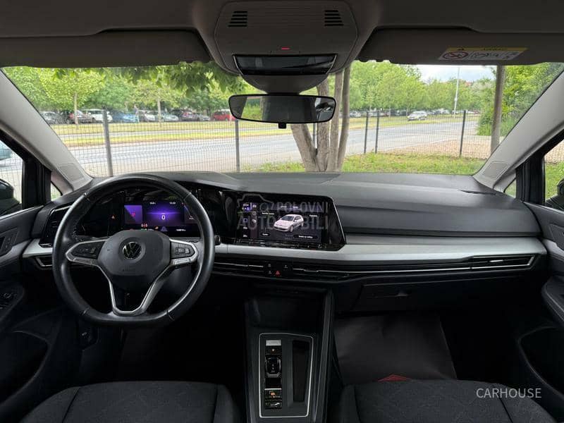 Volkswagen Golf 8 1.0 eTSI DSG