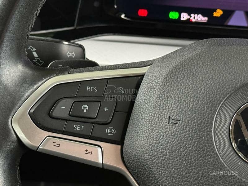 Volkswagen Golf 8 1.0 eTSI DSG