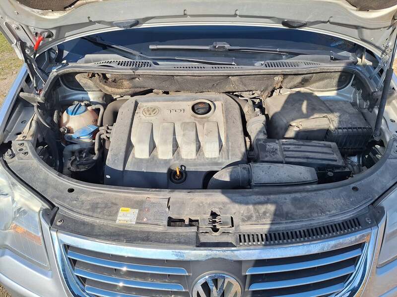 Volkswagen Touran 7 sedista 1.9