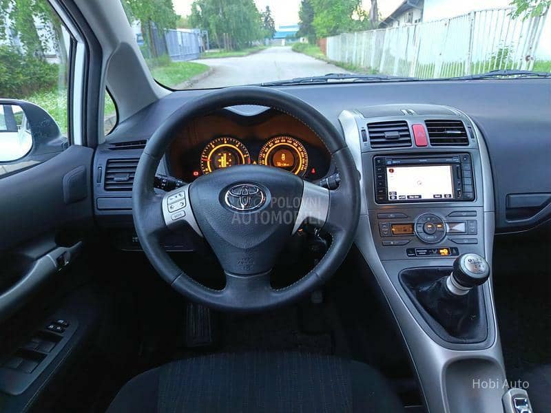 Toyota Auris 1.4 D-4D N A V I