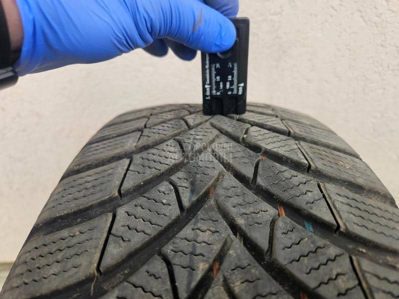 Semperit 215/60 R16 Zimska