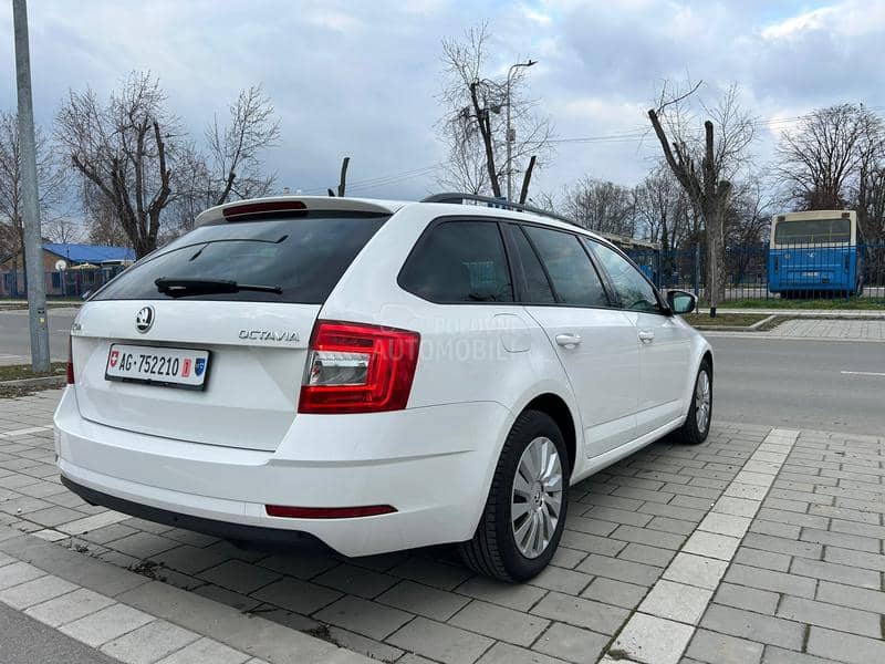 Škoda Octavia 1.6 TDi DSG CH