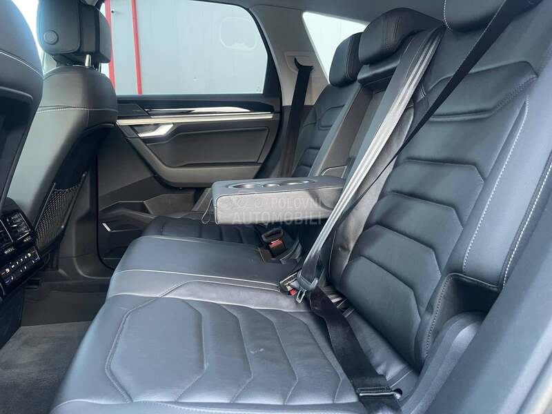 Volkswagen Touareg 3.0 tdi /R line /