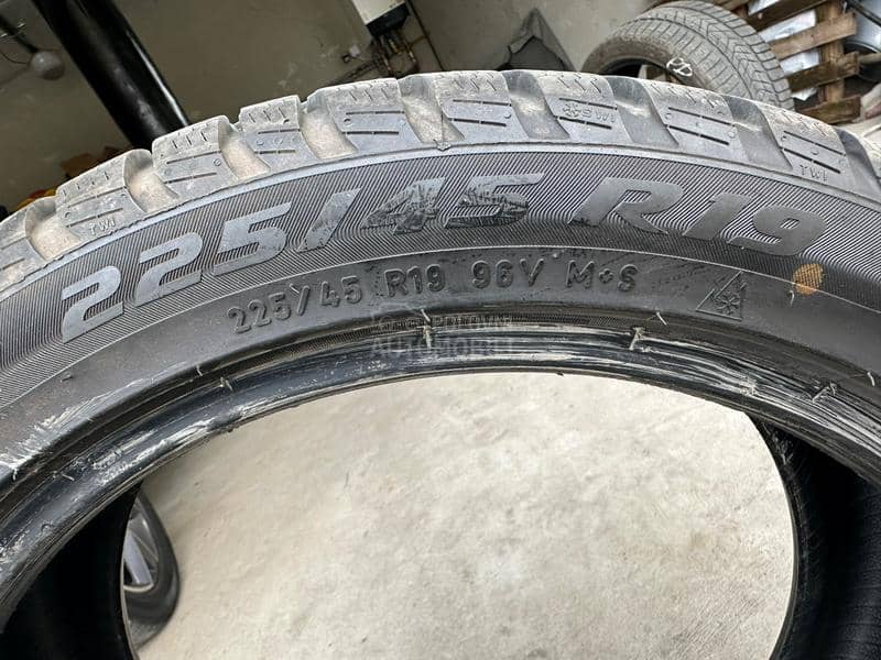 Pirelli 225/45 R19 Zimska