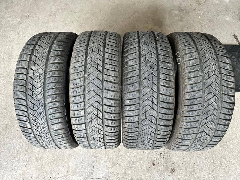 Pirelli 225/45 R19 Zimska