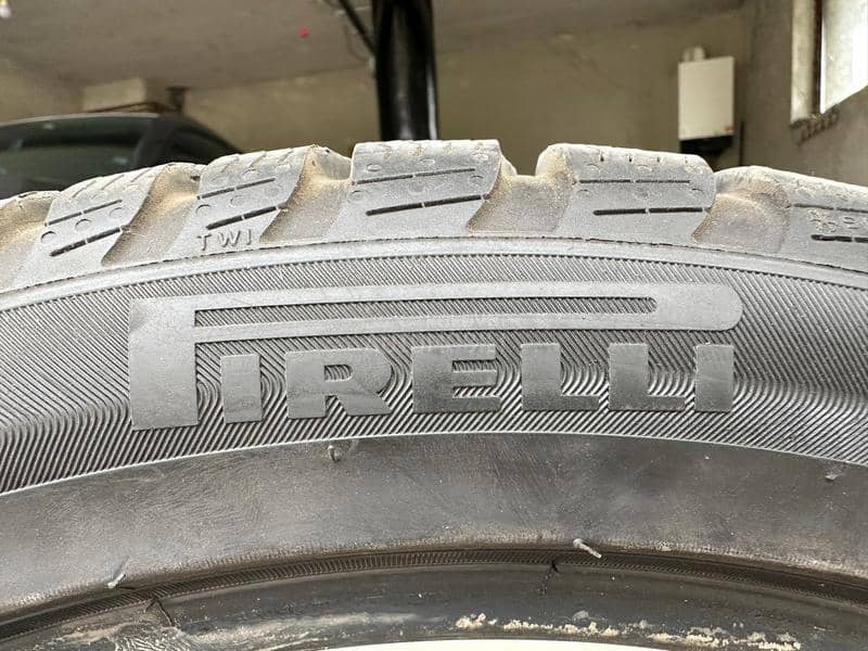 Pirelli 225/45 R19 Zimska