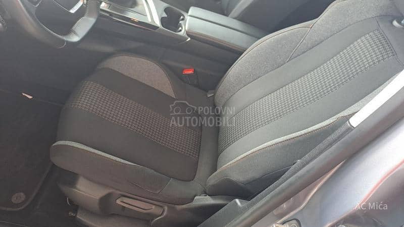 Peugeot 3008 1.5 BLU NAV LED ALU