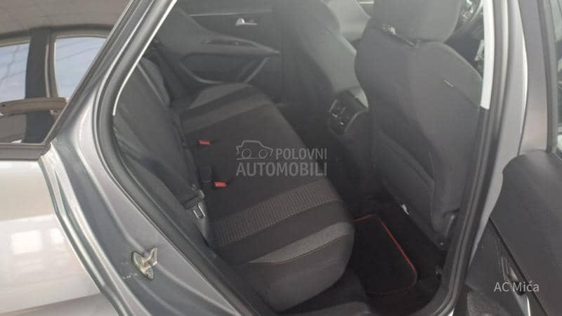 Peugeot 3008 1.5 BLU NAV LED ALU