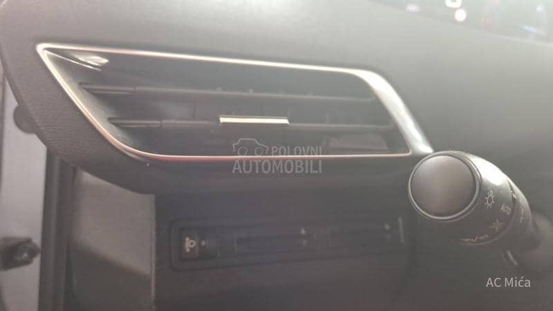Peugeot 3008 1.5 BLU NAV LED ALU