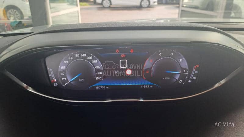 Peugeot 3008 1.5 BLU NAV LED ALU