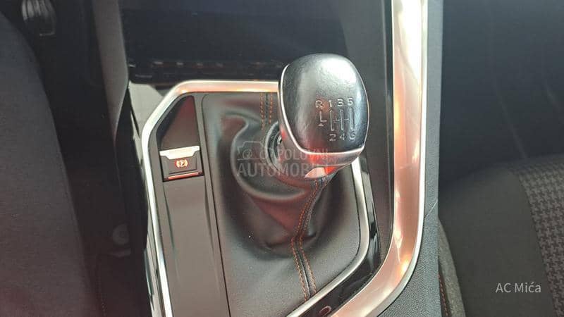 Peugeot 3008 1.5 BLU NAV LED ALU