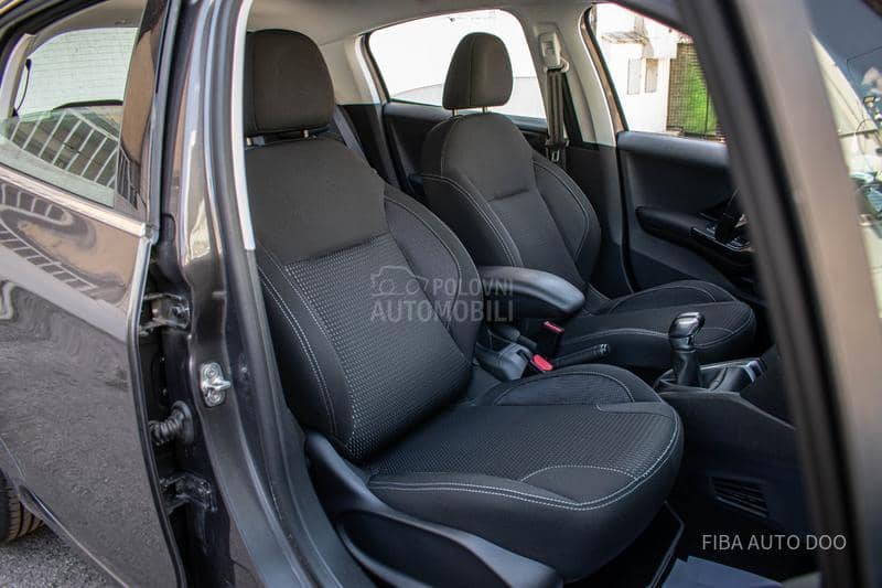 Peugeot 208 1.2Turbo Allure