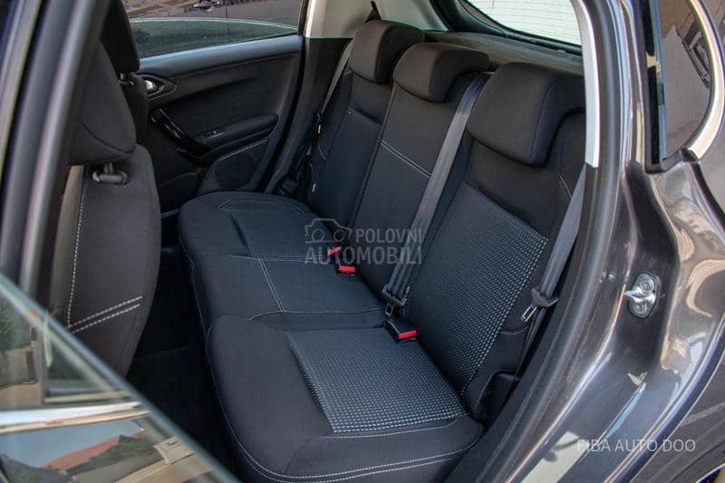 Peugeot 208 1.2Turbo Allure