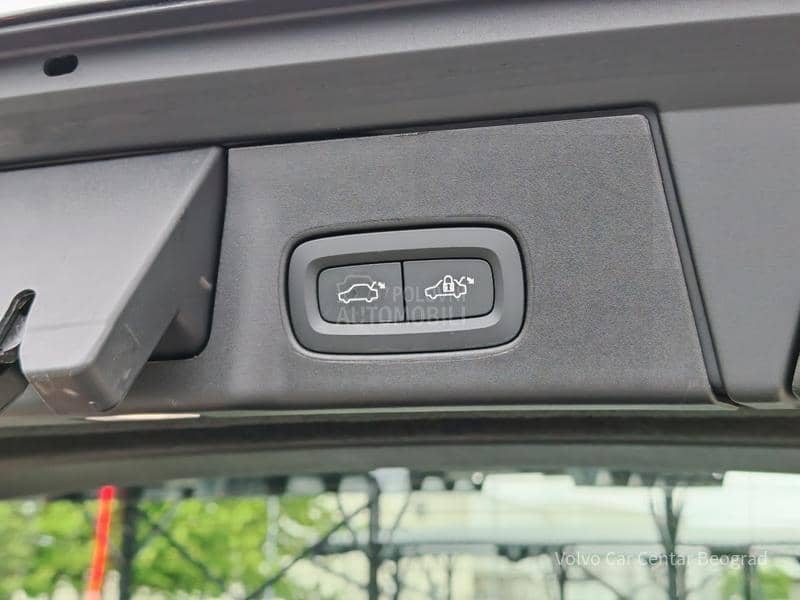 Volvo V90 Cross Country B4 AWD MOMENTUM A/T