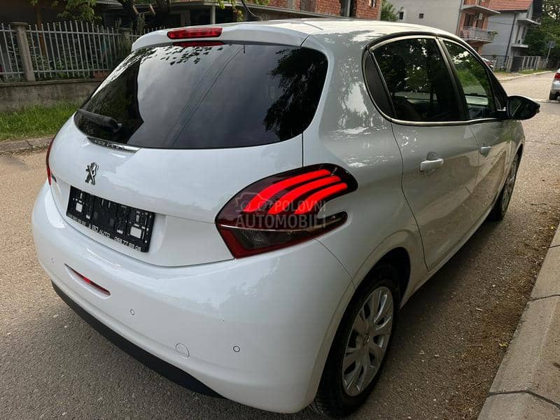 Peugeot 208 1.2i SVAJCARSKA
