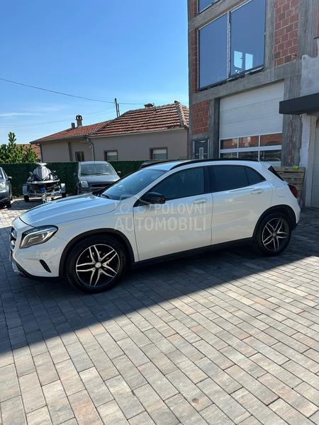 Mercedes Benz GLA 200 AMG line