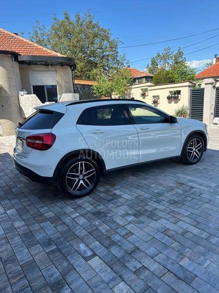 Mercedes Benz GLA 200 AMG line