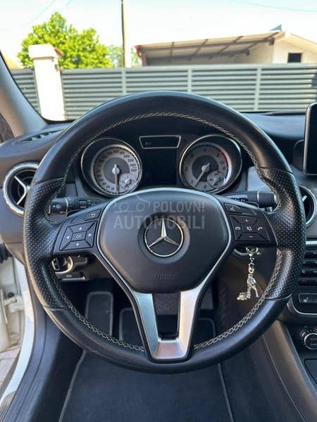 Mercedes Benz GLA 200 AMG line