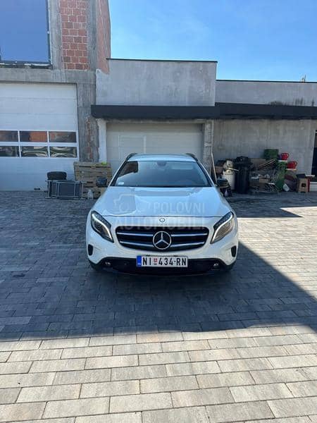 Mercedes Benz GLA 200 AMG line