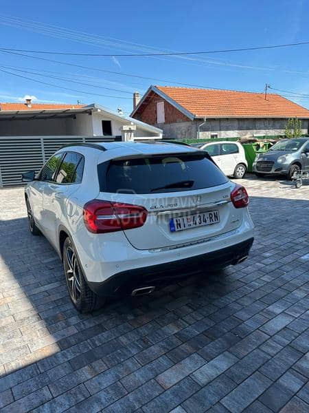 Mercedes Benz GLA 200 AMG line
