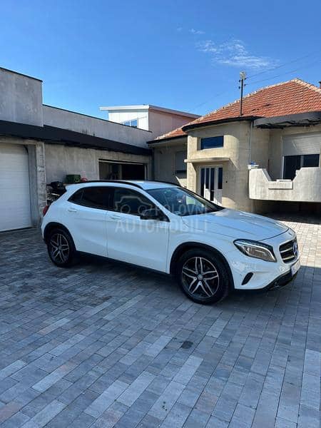 Mercedes Benz GLA 200 AMG line