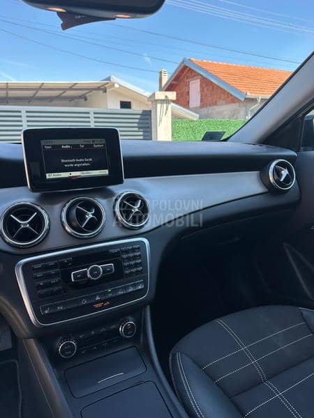 Mercedes Benz GLA 200 AMG line