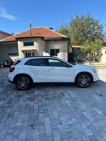 Mercedes Benz GLA 200 AMG line