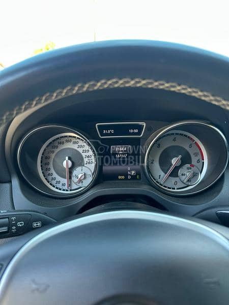 Mercedes Benz GLA 200 AMG line