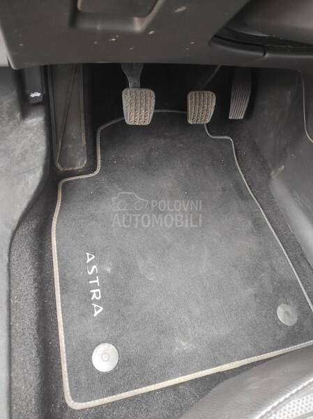 Opel Astra J 1.6 NOV