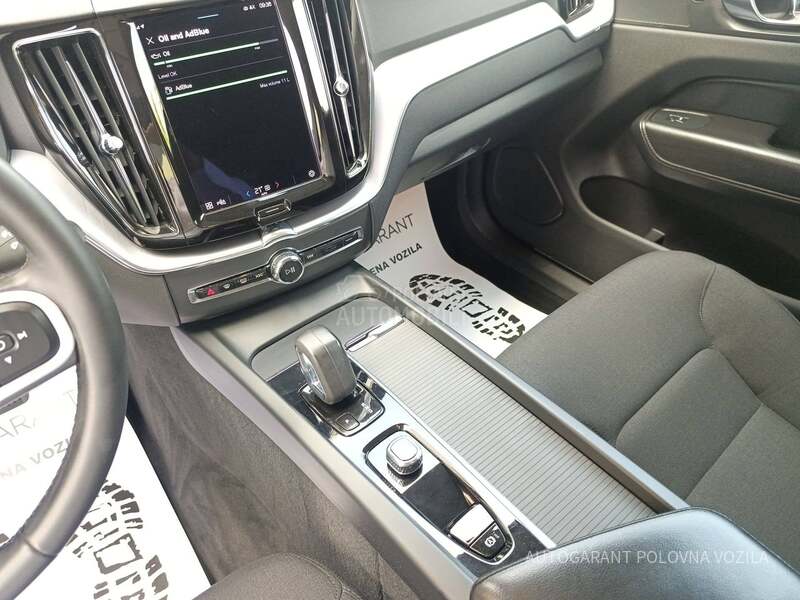 Volvo XC60 2.0 B4 MOMENTUM PRO