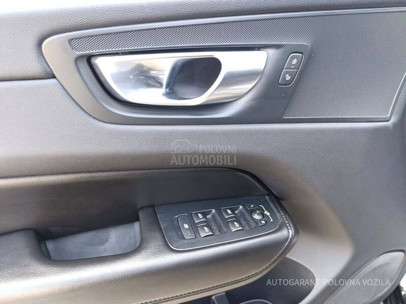 Volvo XC60 2.0 B4 MOMENTUM PRO