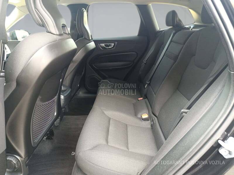 Volvo XC60 2.0 B4 MOMENTUM PRO
