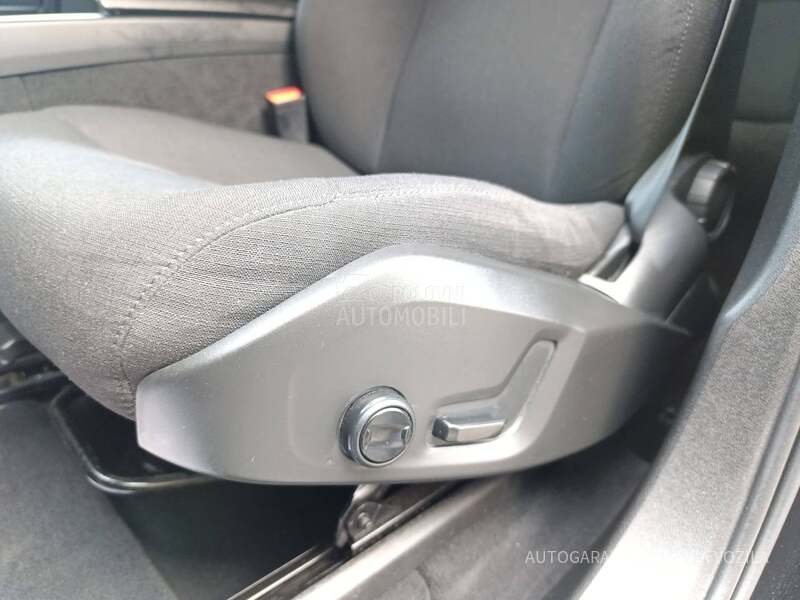 Volvo XC60 2.0 B4 MOMENTUM PRO