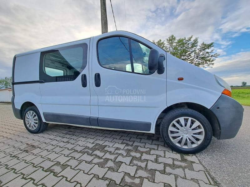 Renault Trafic dvoja bocni vrata CH uvoz