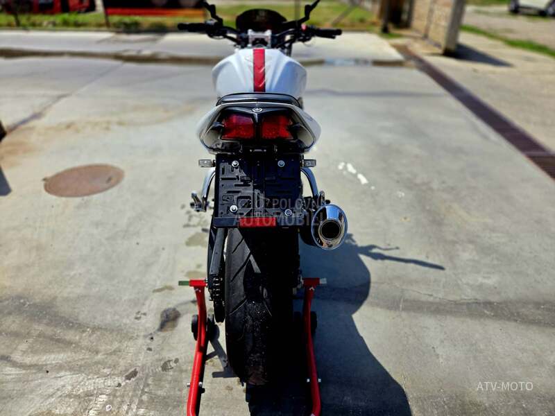 Yamaha FZ1 za auto