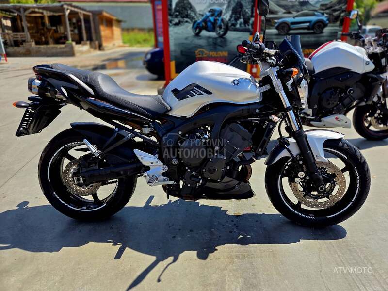 Yamaha FZ1 za auto