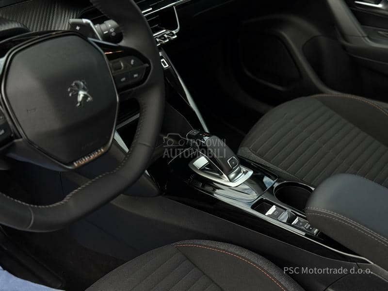 Peugeot 2008 EAT8/Nav/Led