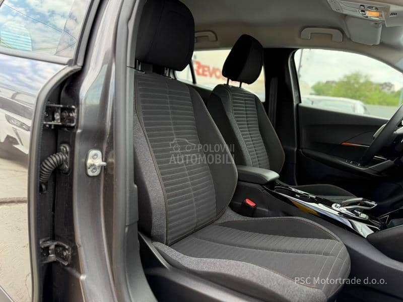Peugeot 2008 EAT8/Nav/Led