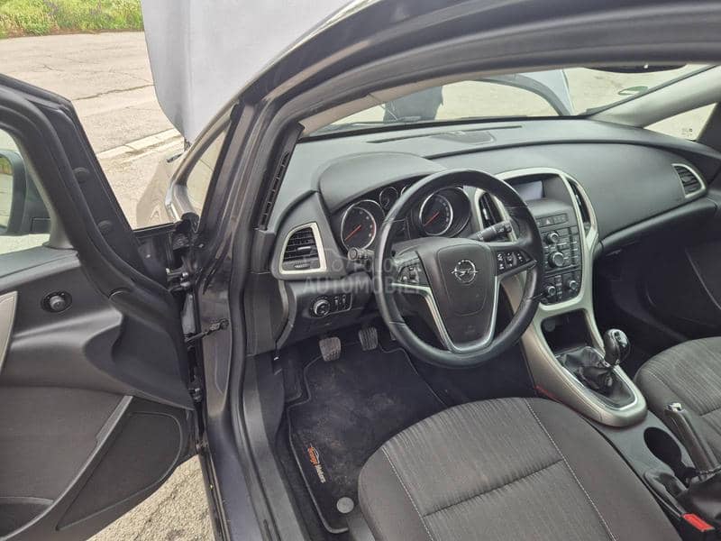 Opel Astra J 1.4 turbo HOLAND