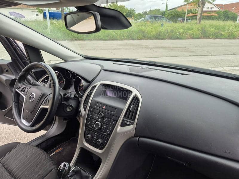 Opel Astra J 1.4 turbo HOLAND