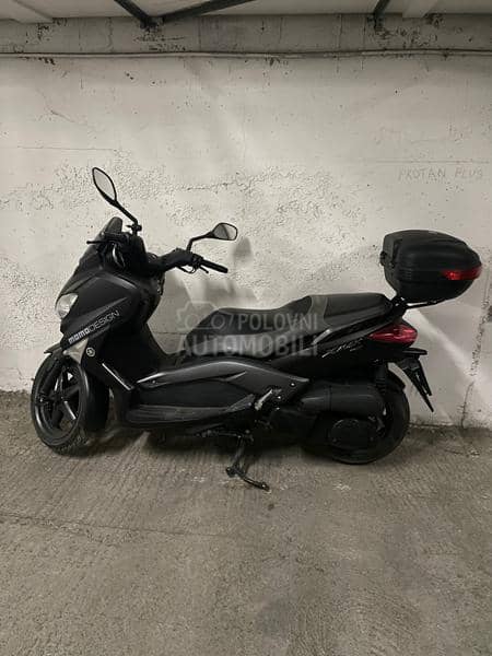 Yamaha Xmax Momo Design