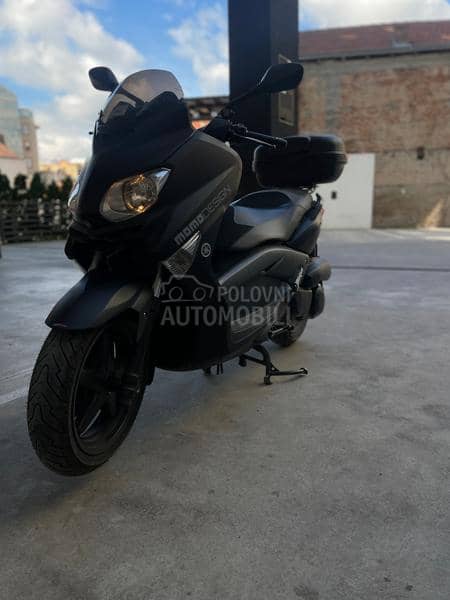 Yamaha Xmax Momo Design