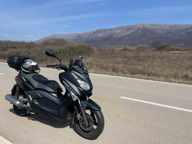 Yamaha Xmax Momo Design