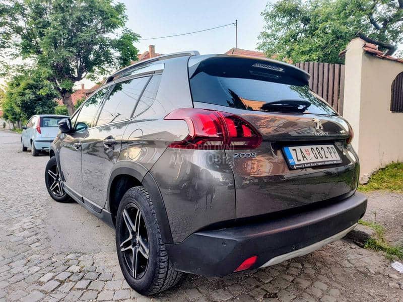 Peugeot 2008 RESTYLE ALLURE