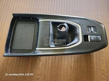 Maska sa wireles punjacem za Nissan Qashqai od 2021. do 2024. god.