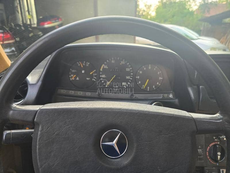 Mercedes Benz W123 