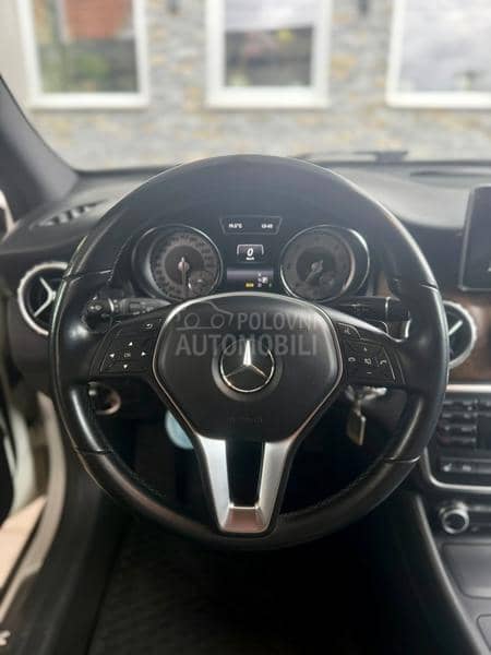 Mercedes Benz GLA 220 